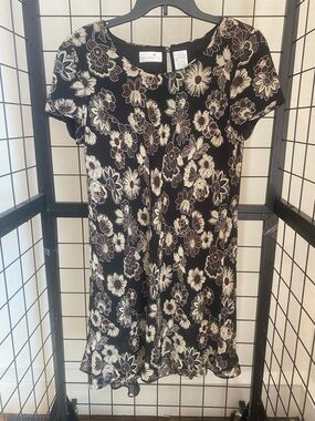 Liz Claiborne Black Floral Short Sleeve Dress
